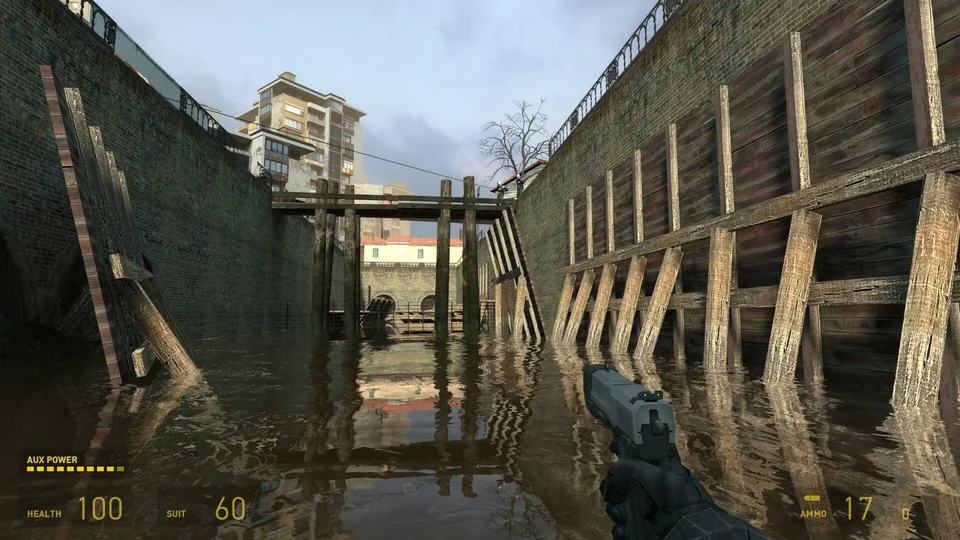 Half-Life 2 screenshot: realistic, first-person, baked lighting (environment)