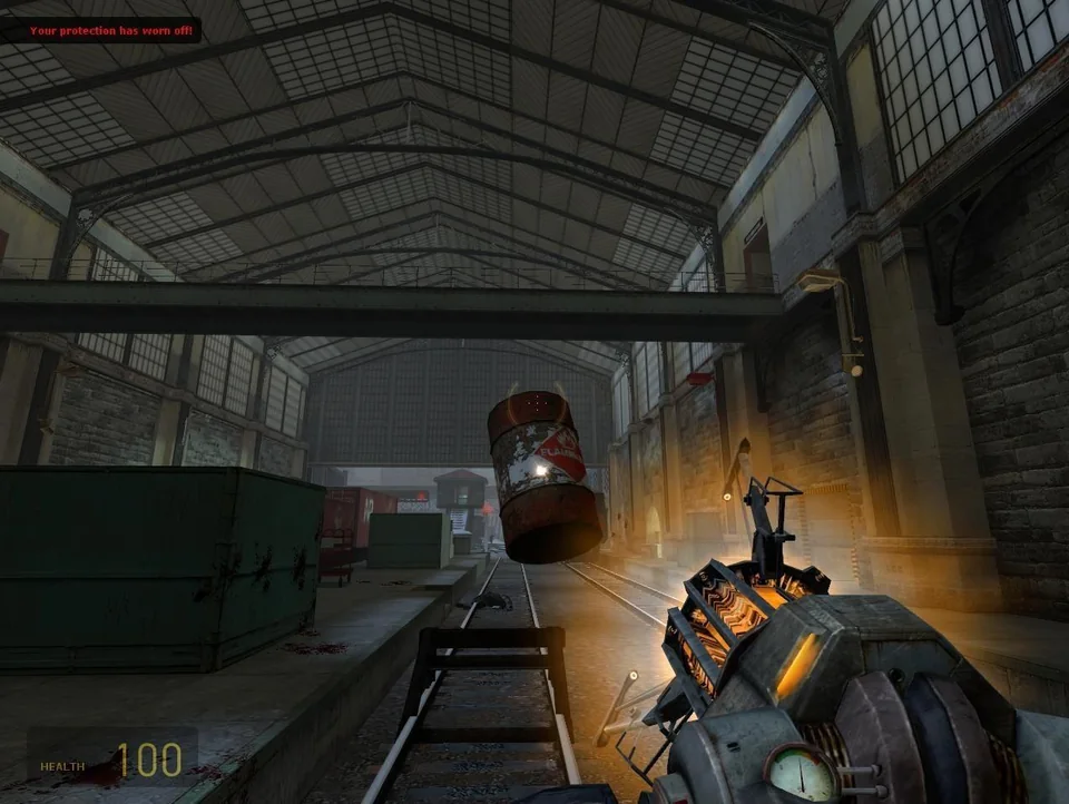Half-Life 2: Deathmatch screenshot: realistic, first-person, no outlines, baked lighting (environment, combat)