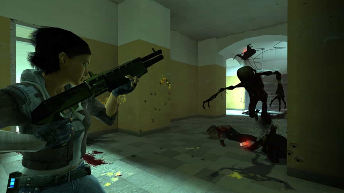Half-Life 2: Episode One screenshot: realistic, first-person, no outlines, realistic lighting (environment, character, combat)