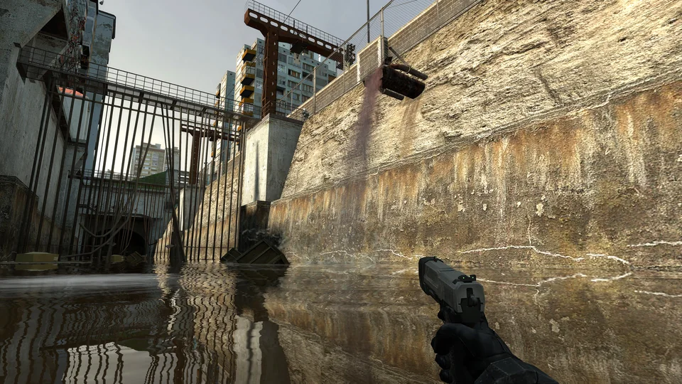 Half-Life 2: Update screenshot: realistic, first-person, no outlines, realistic lighting (environment)
