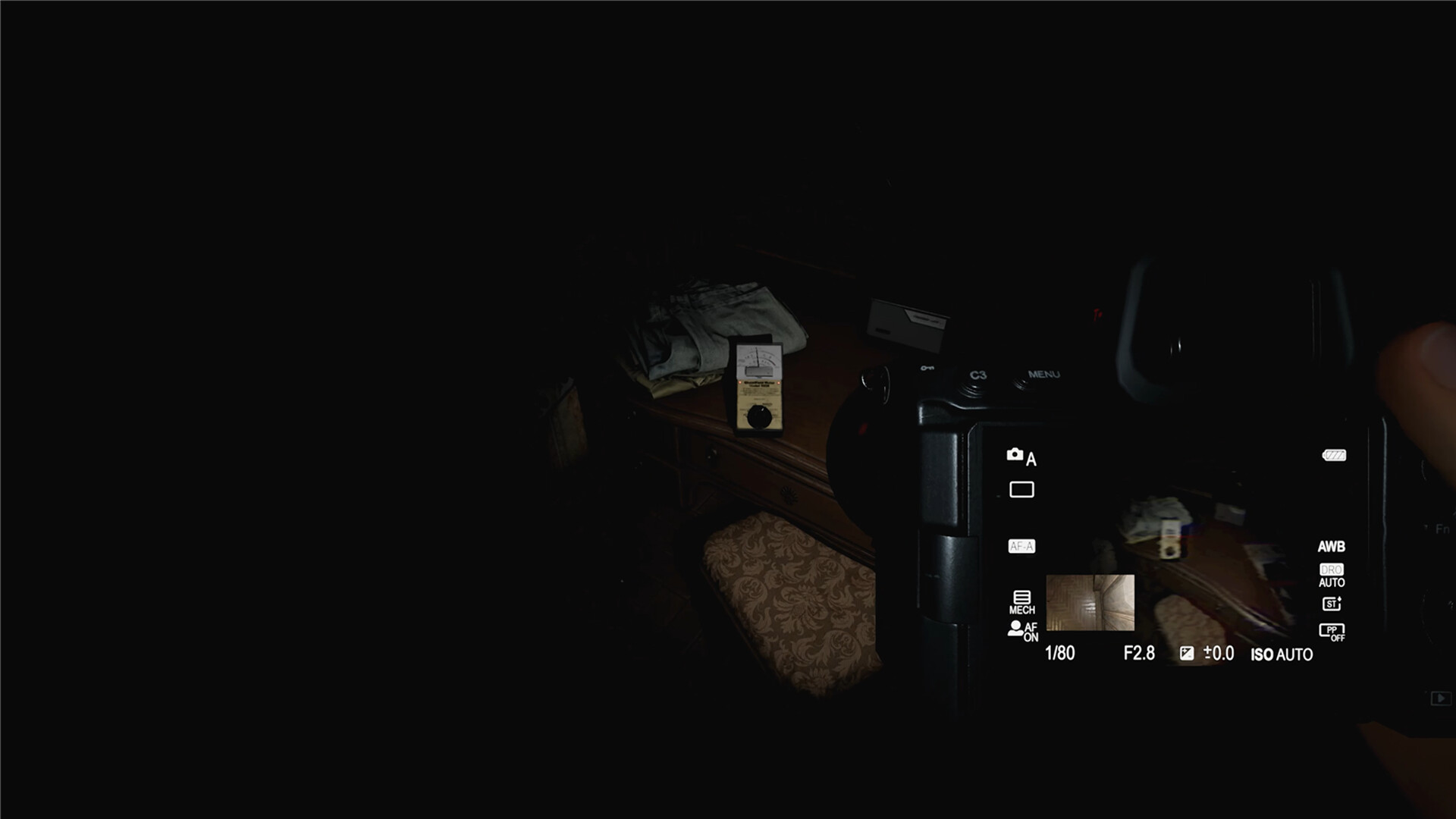 Phasmophobia screenshot: realistic, first-person, no outlines, realistic lighting (environment)