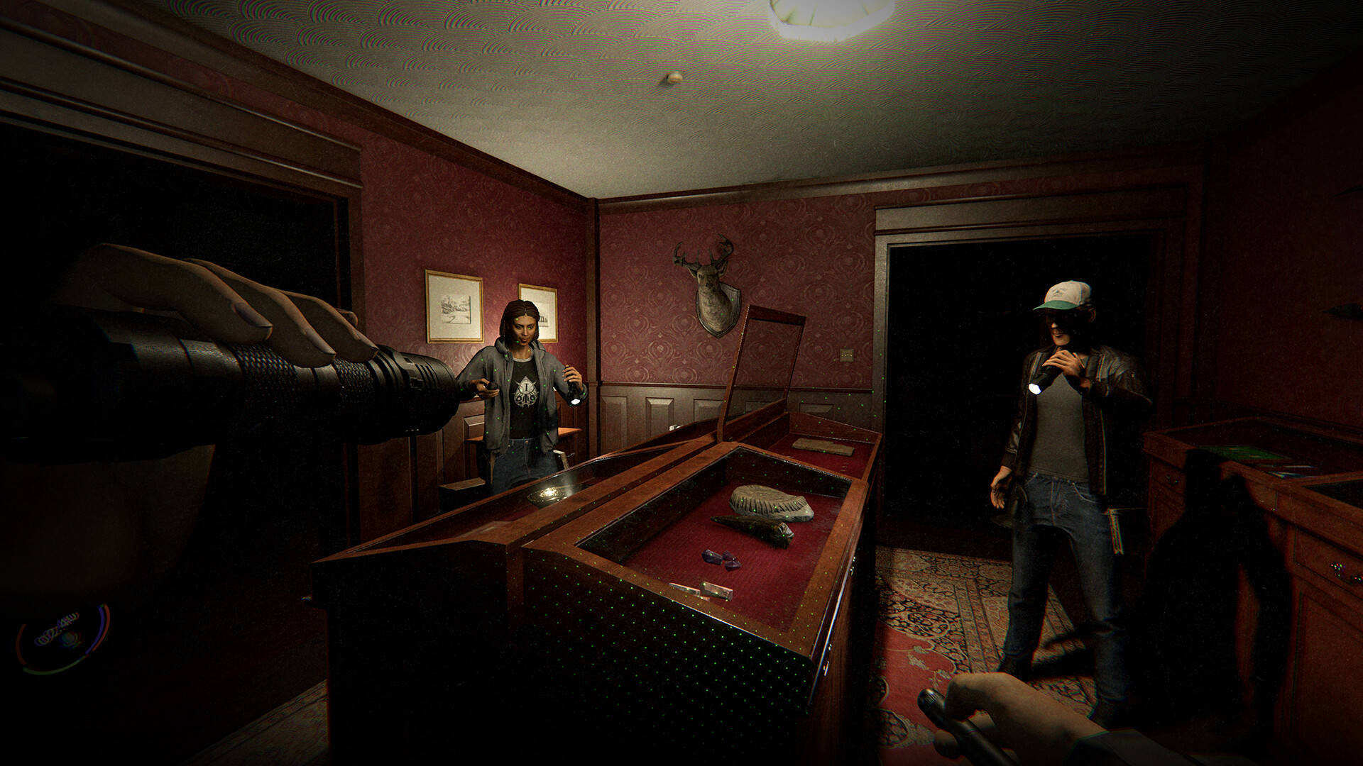Phasmophobia screenshot: realistic, first-person, no outlines, realistic lighting (environment, character)