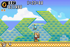 Sonic Advance 2 screenshot: pixel art, side-scrolling, colored outlines, dithered shading (environment, character)