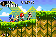 Sonic Advance 2 screenshot: pixel art, side-scrolling, colored outlines, dithered shading (environment, character)